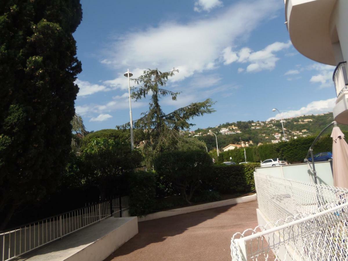 Apartamento Joli Studio Calme Avec Terrasse Niza Exterior foto